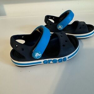Crocs KIDS' BAYABAND SANDAL
Navy Size C 4